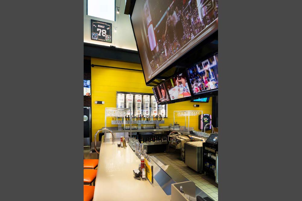 buffalo-wild-wings09.jpg